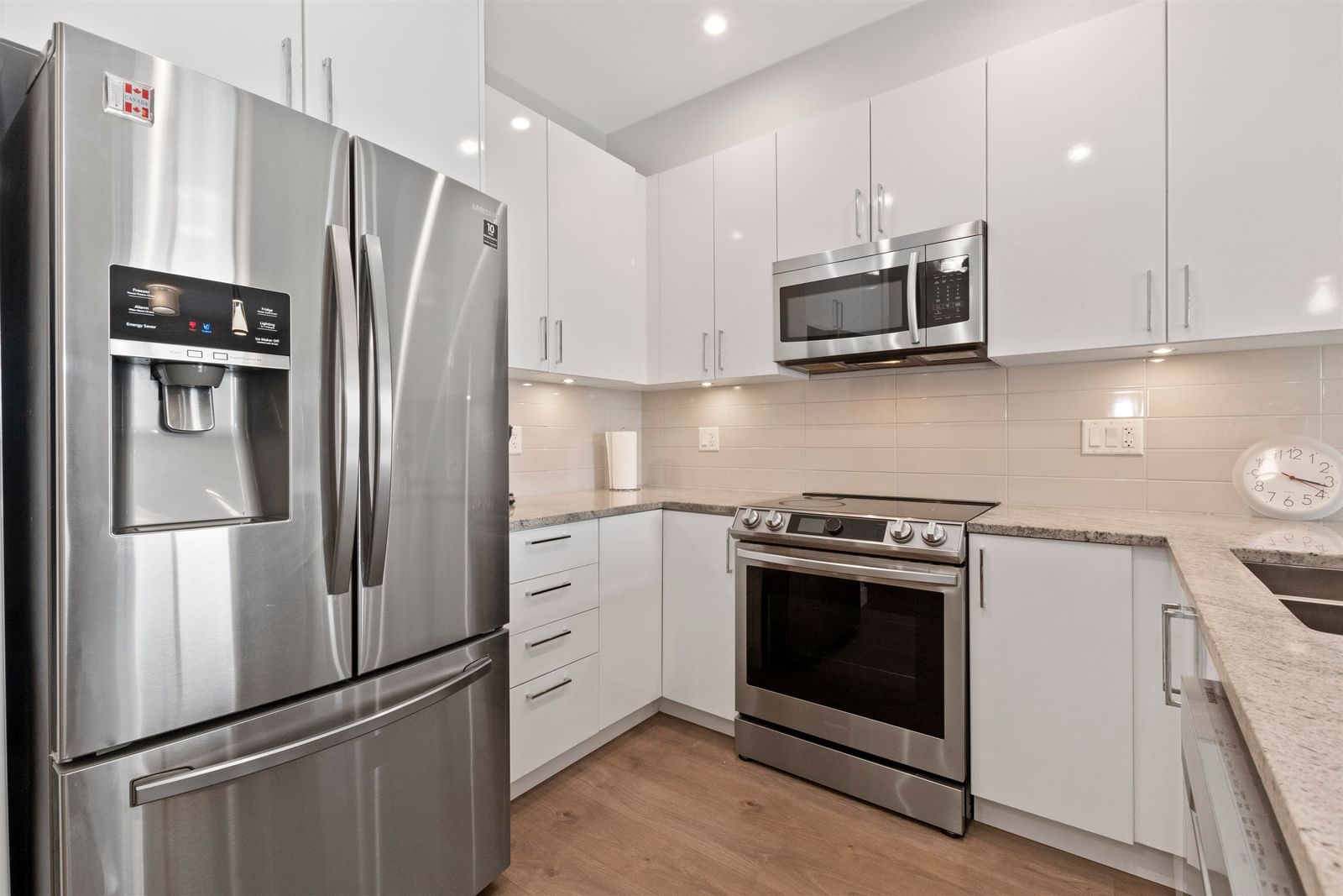 Listing Image 11