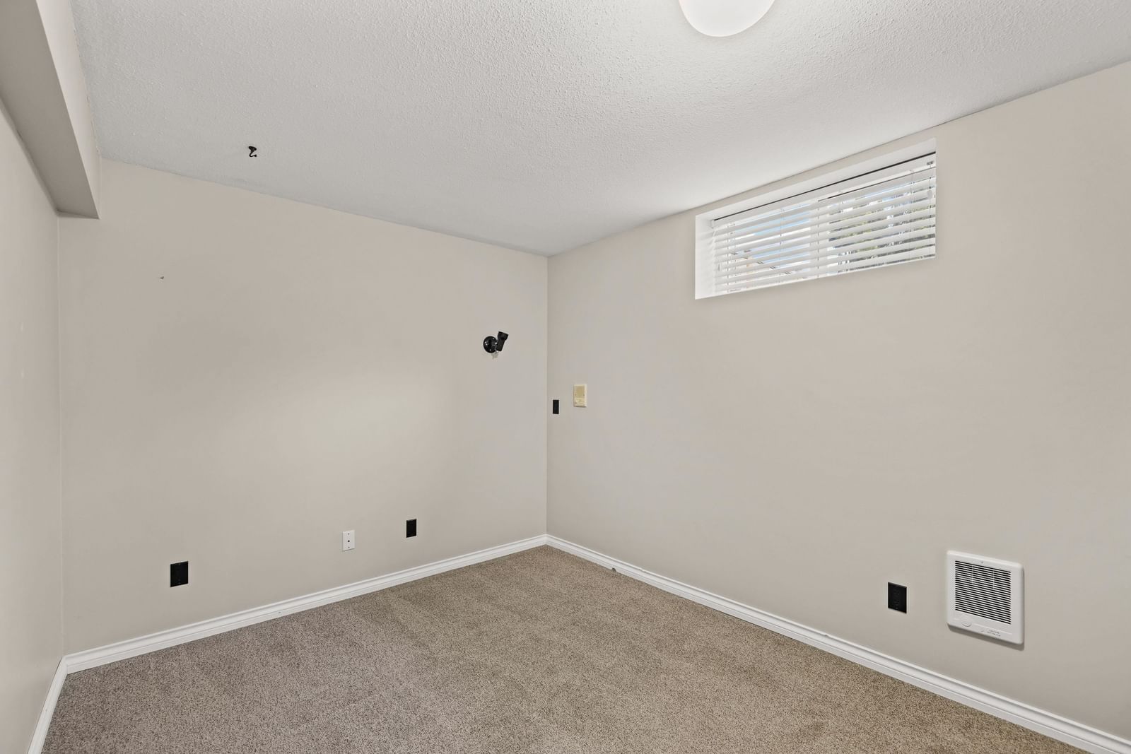 Listing Image 30