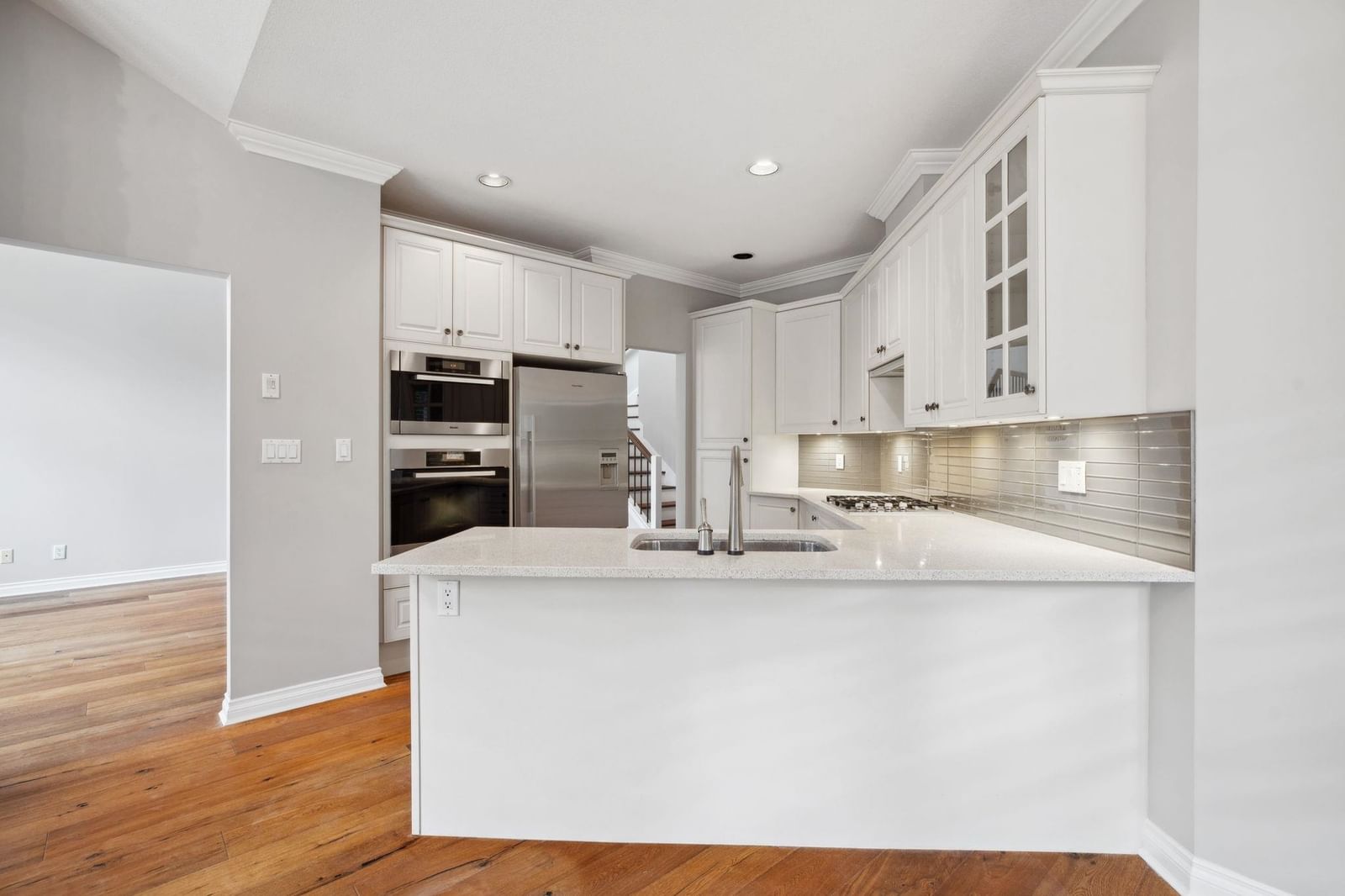 Listing Image 12