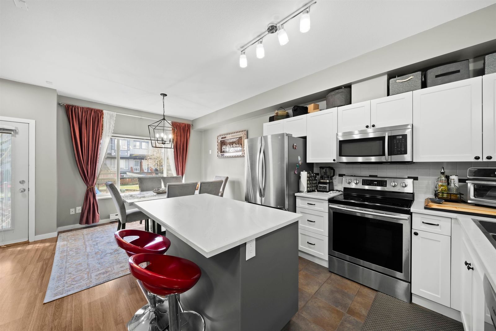 Listing Image 1