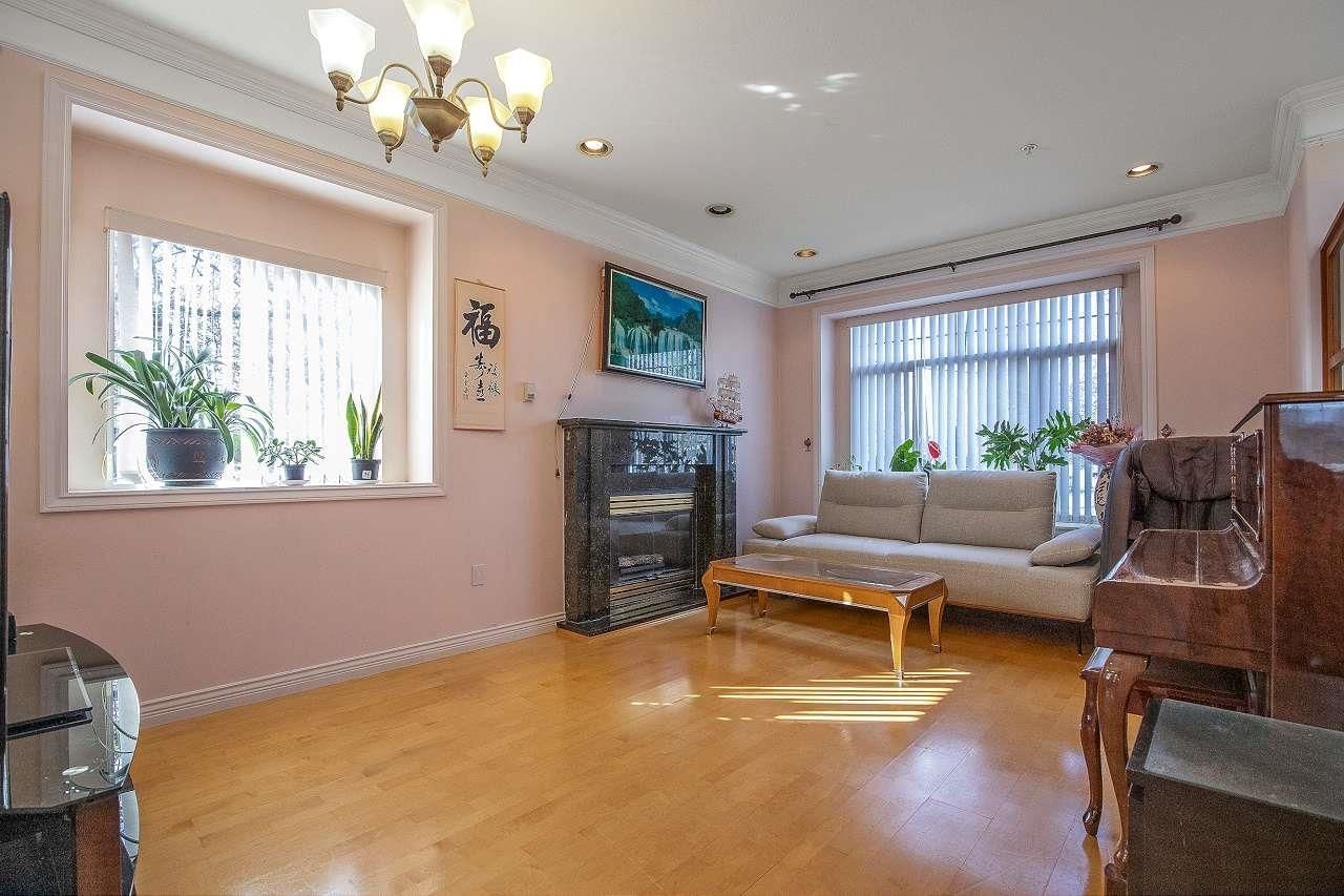 Listing Image 11