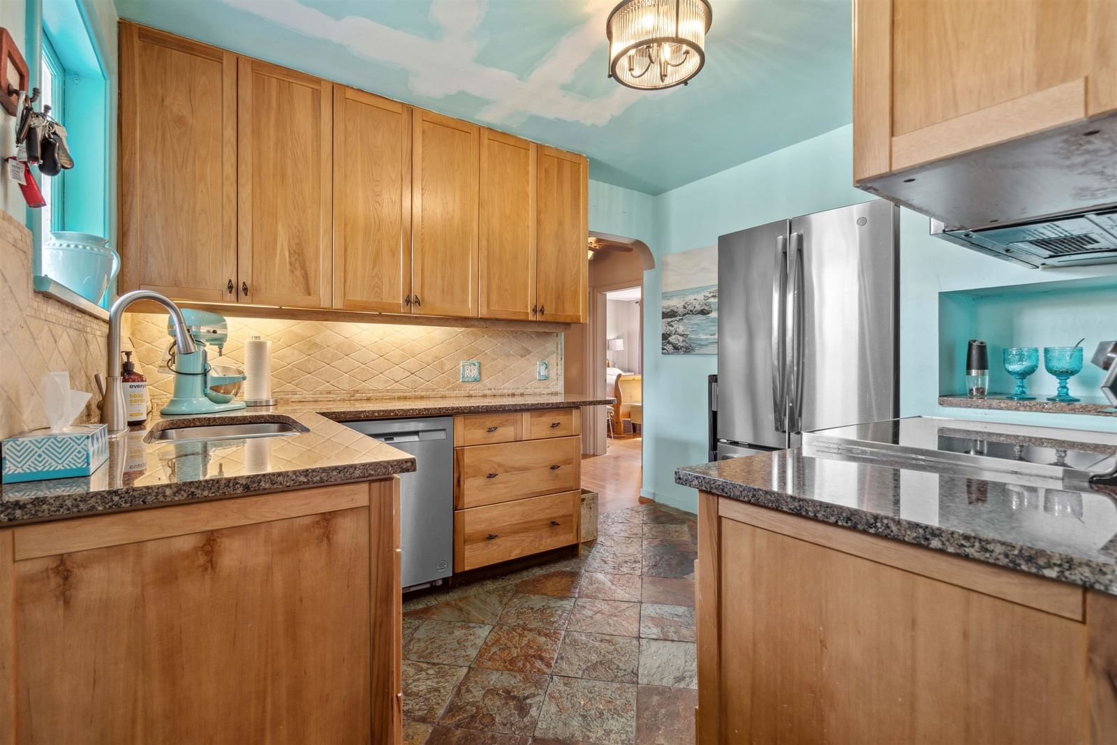 Listing Image 12