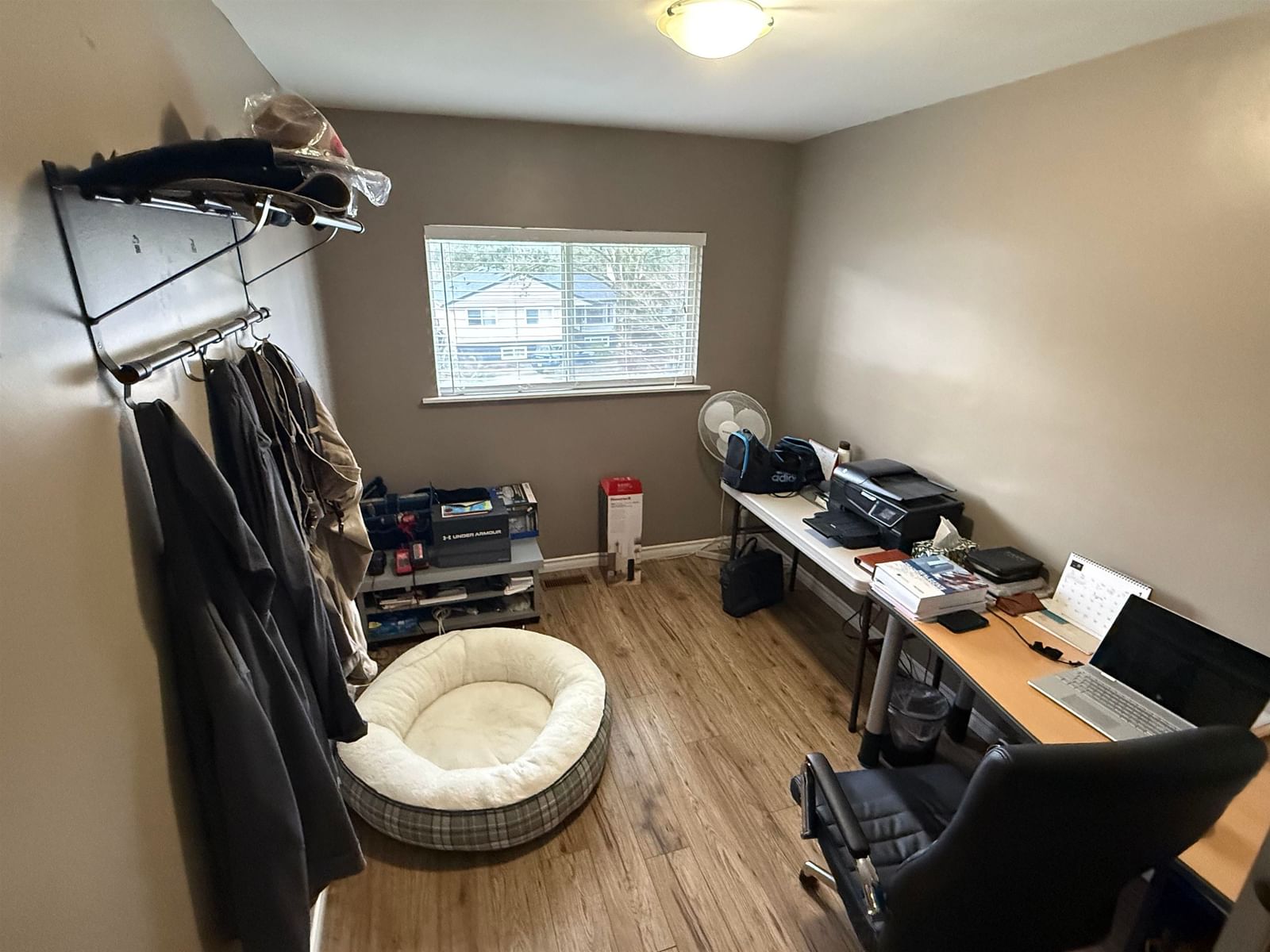 Listing Image 11