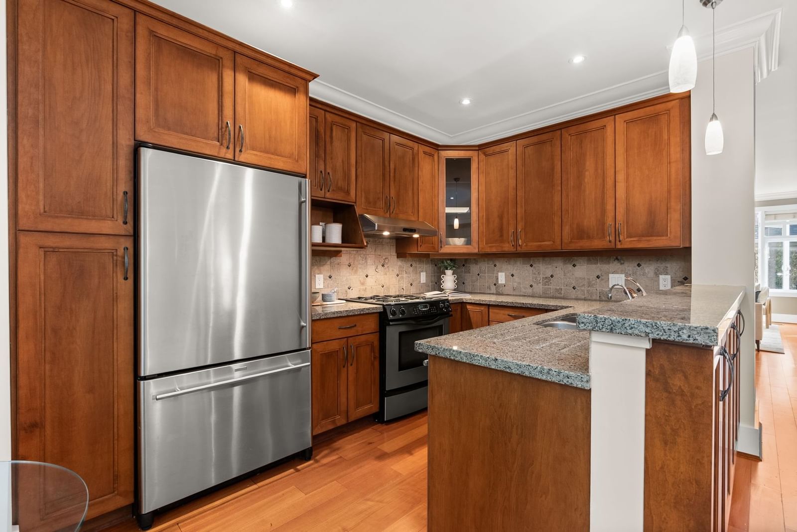 Listing Image 15
