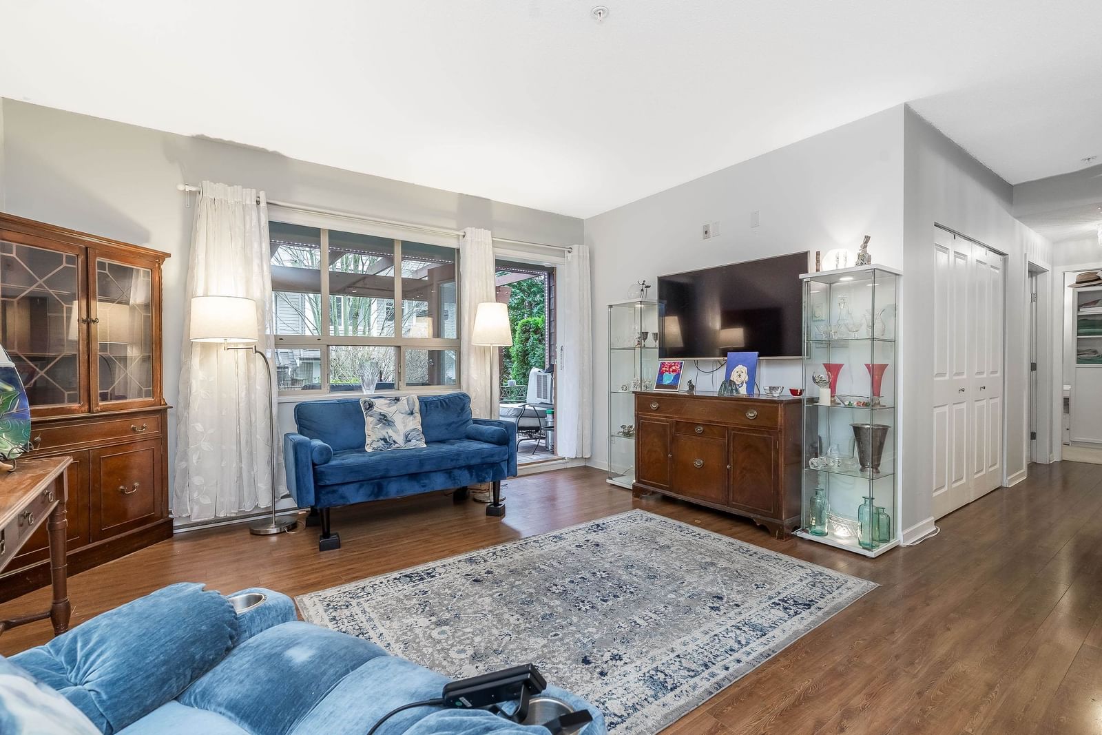 Listing Image 11