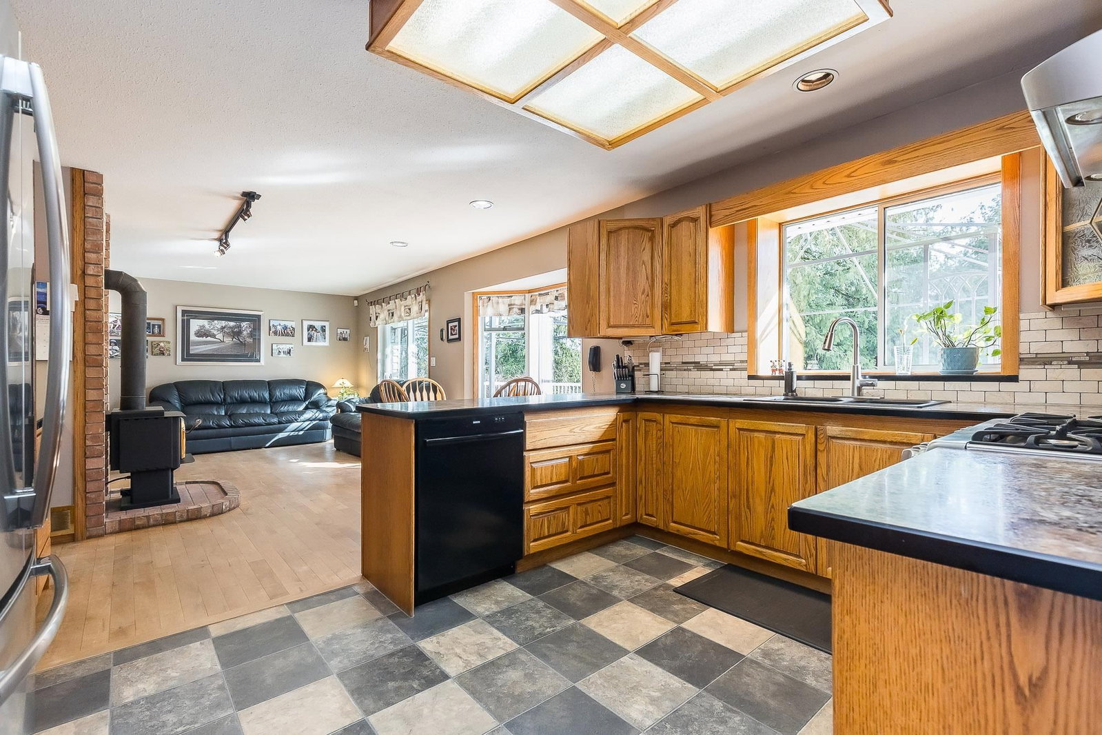 Listing Image 11