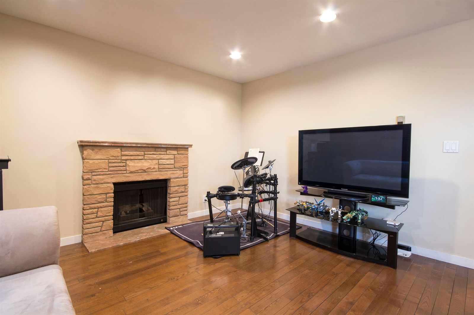 Listing Image 16