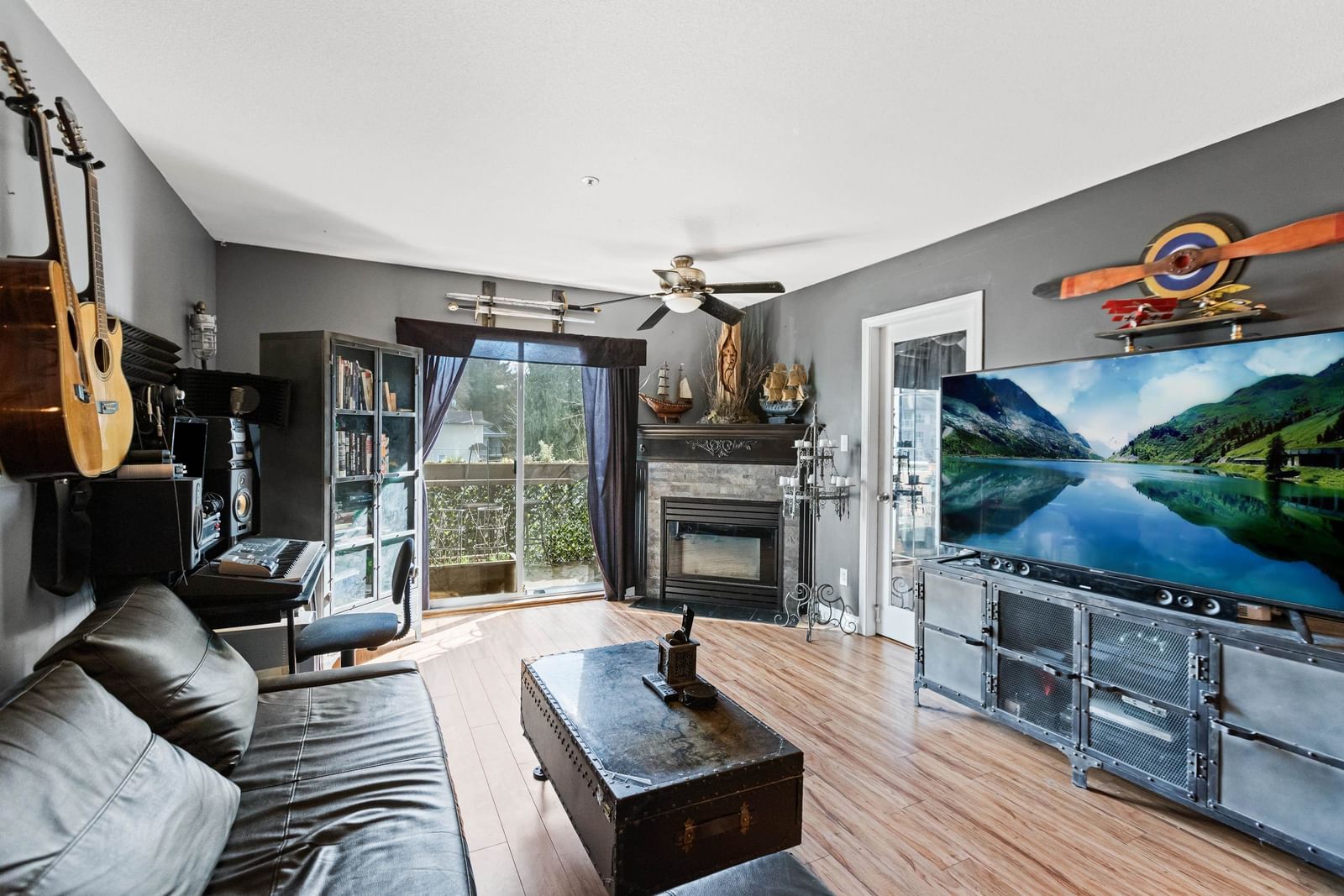 Listing Image 11