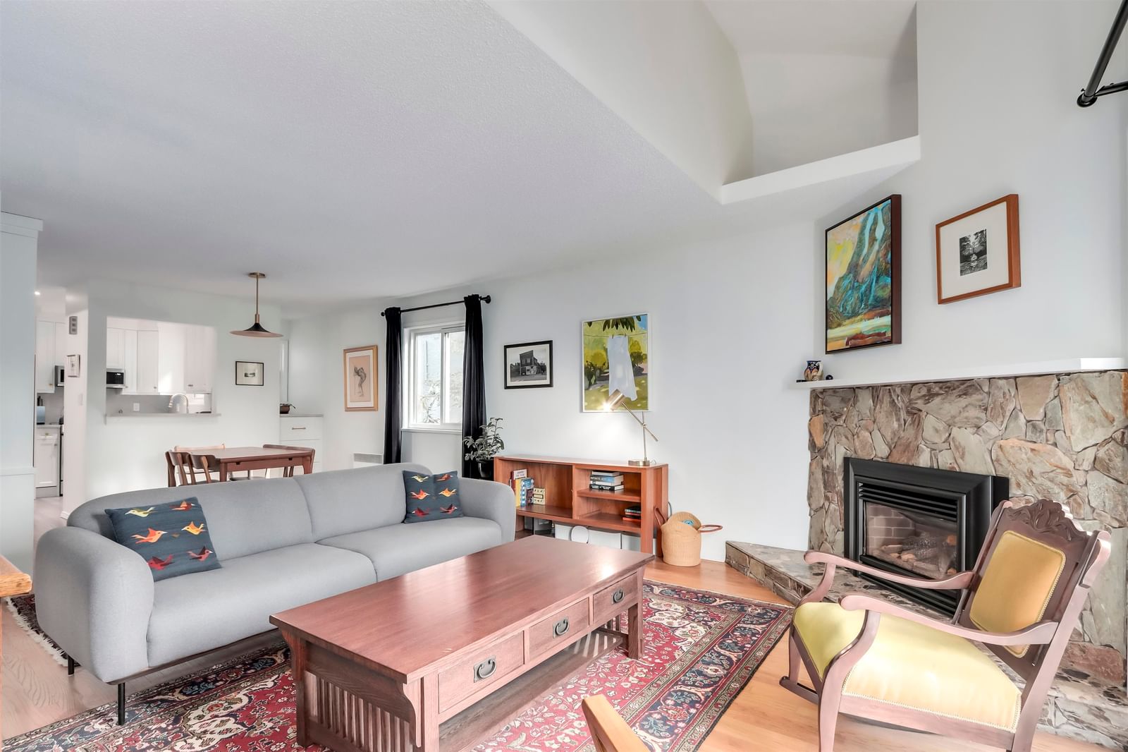 Listing Image 4