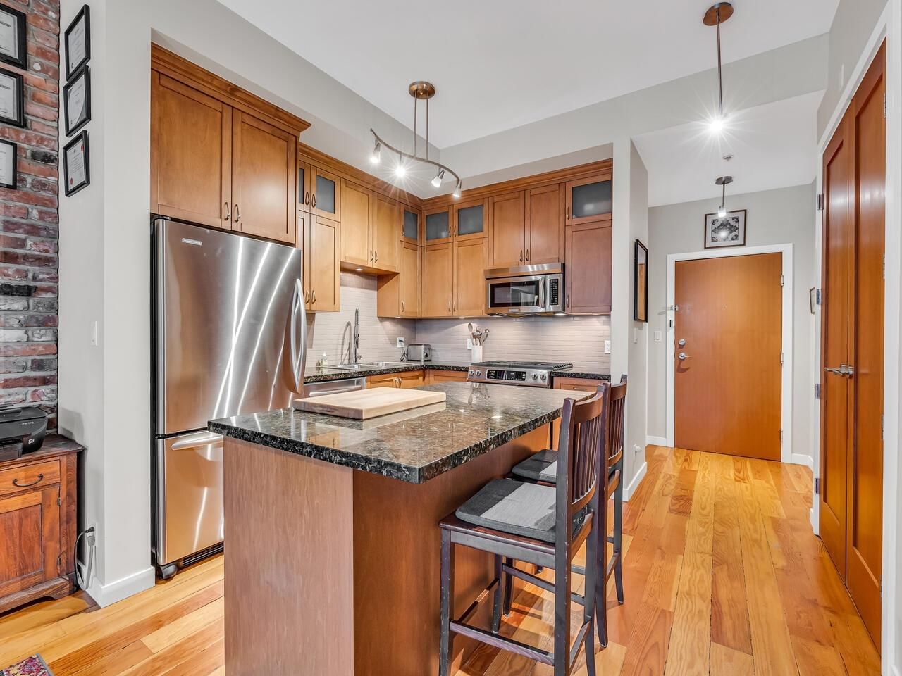 Listing Image 3