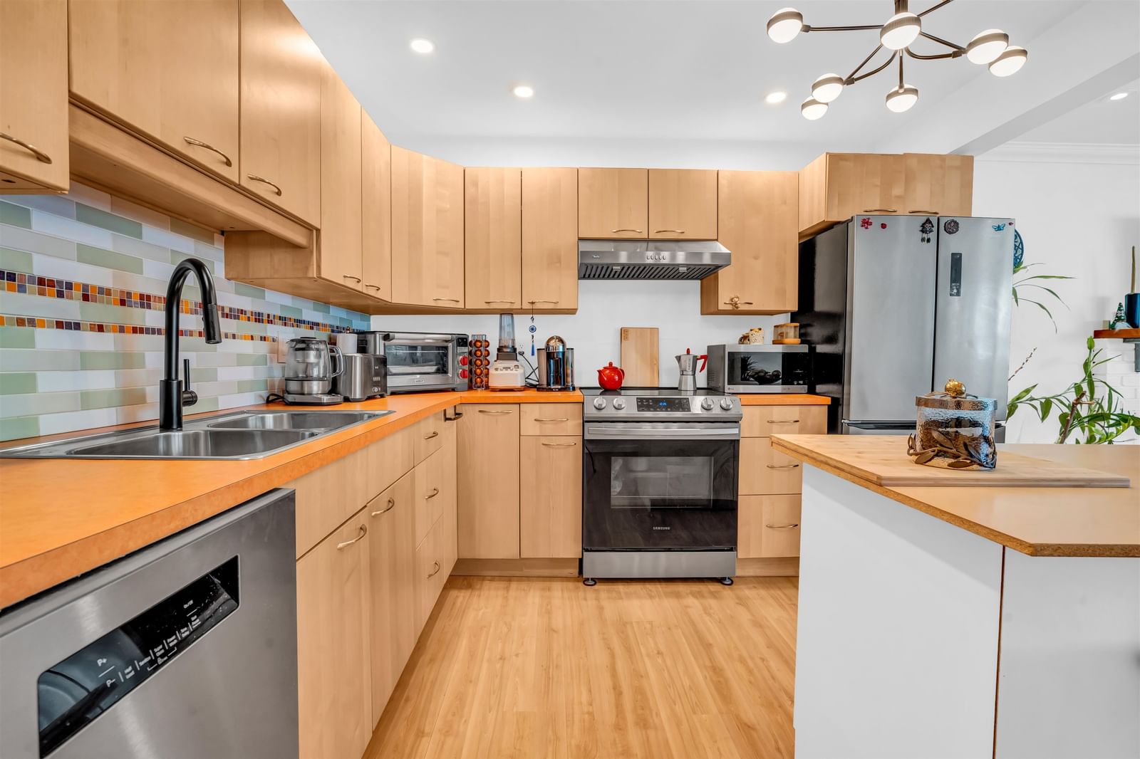 Listing Image 10