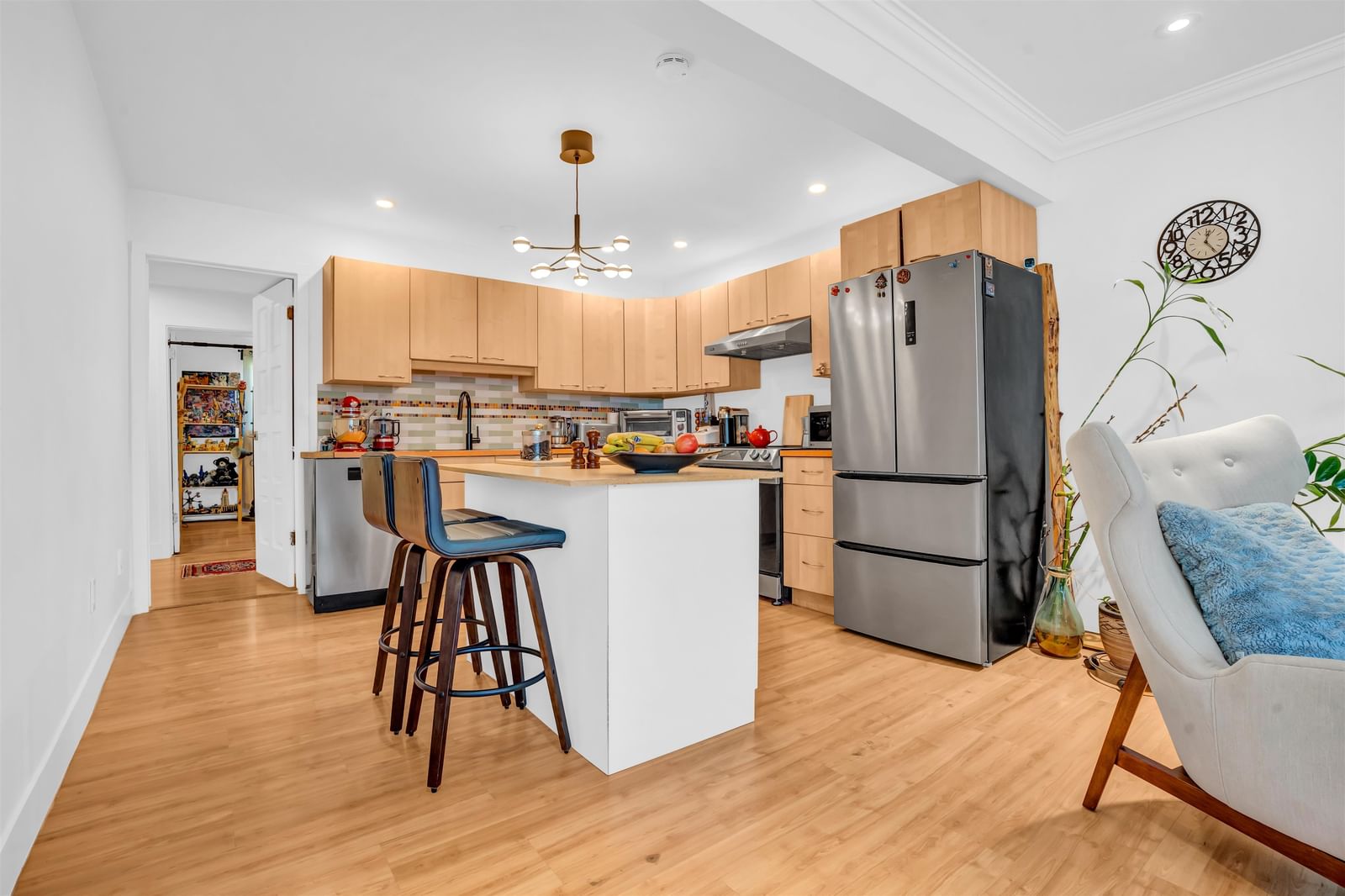 Listing Image 8