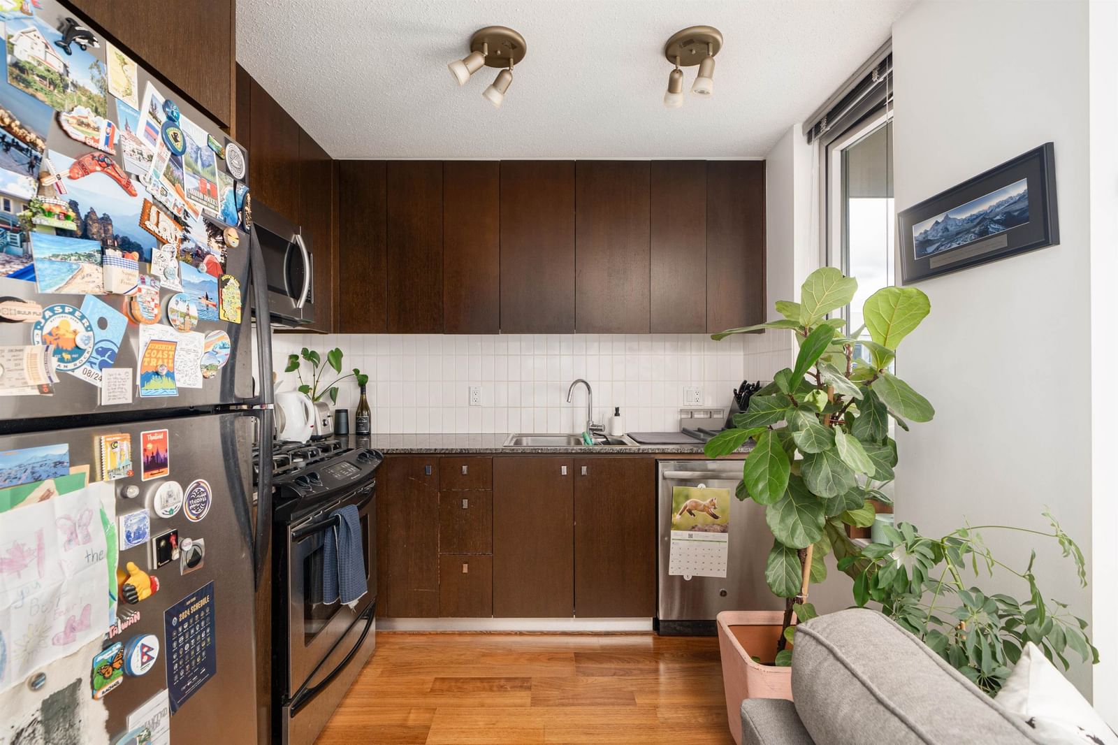 Listing Image 12