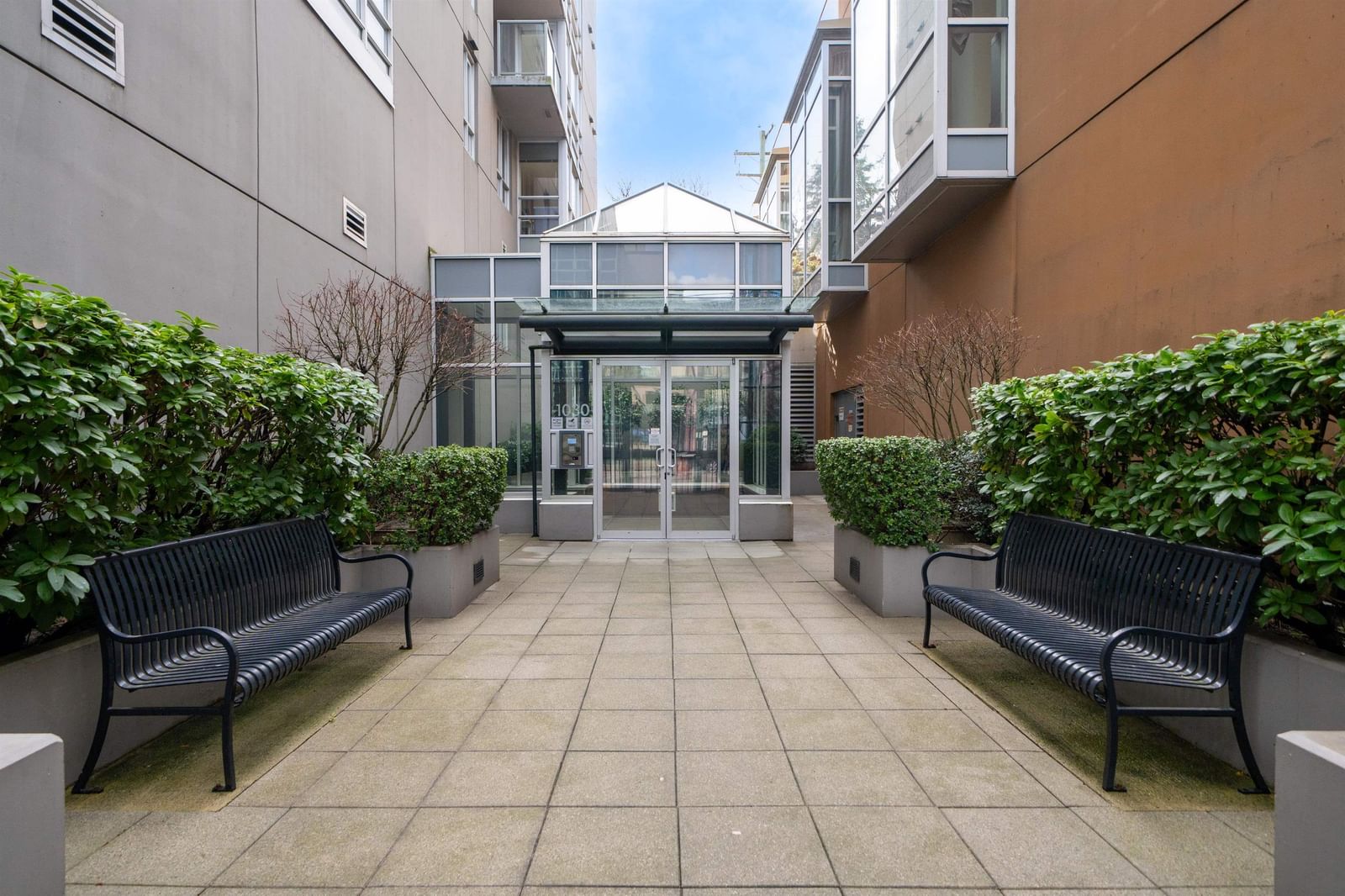 Listing Image 4