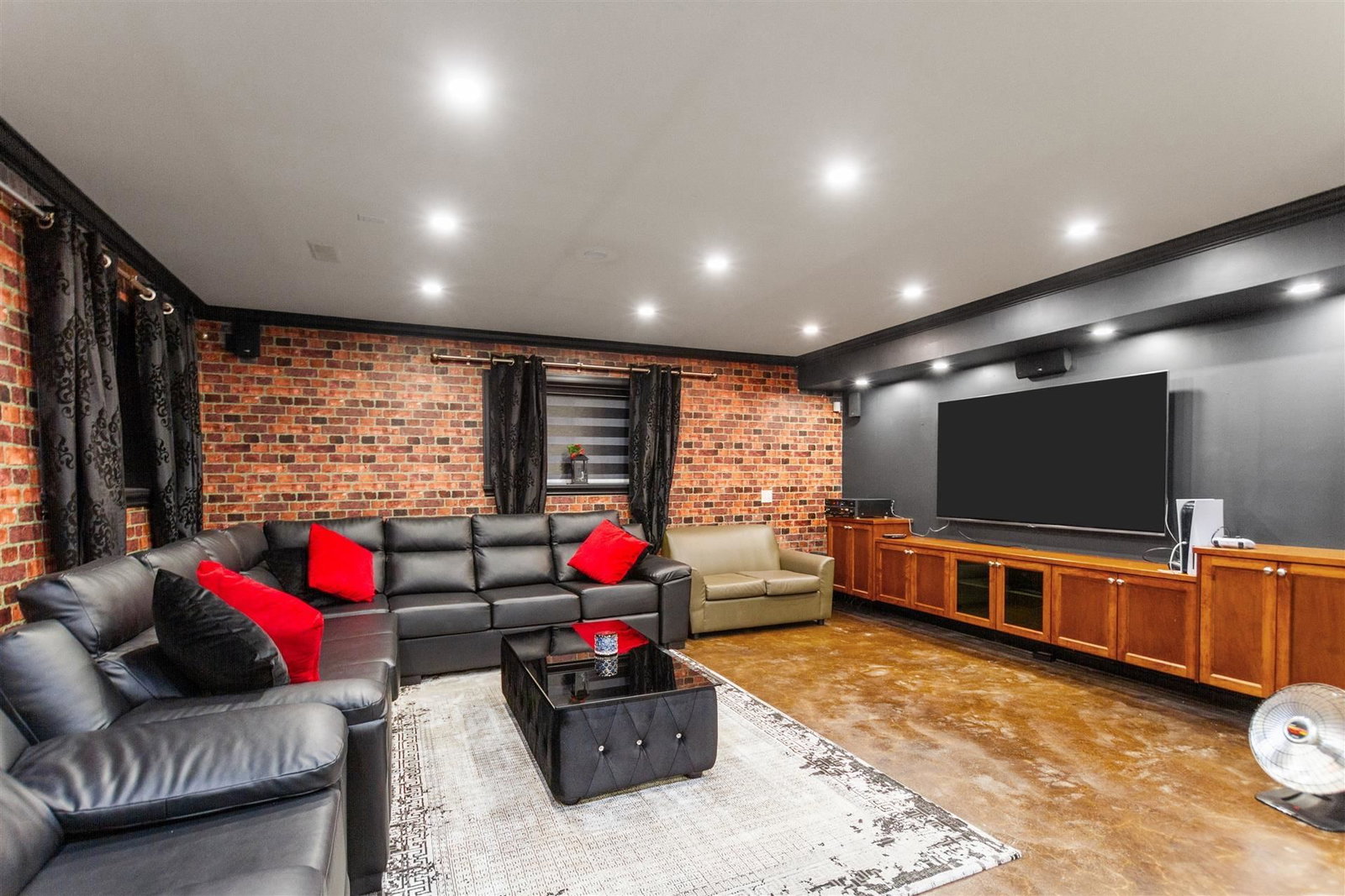 Listing Image 14