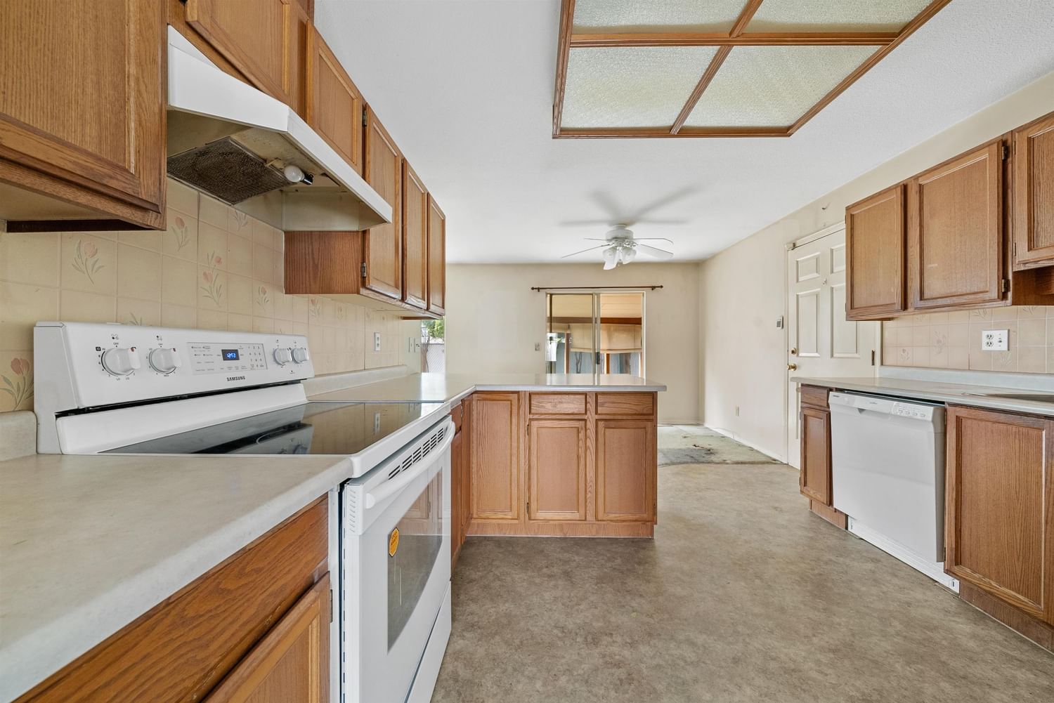 Listing Image 8