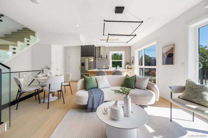 7359 Oak Street, Vancouver, V0V 0V0 | Image 2