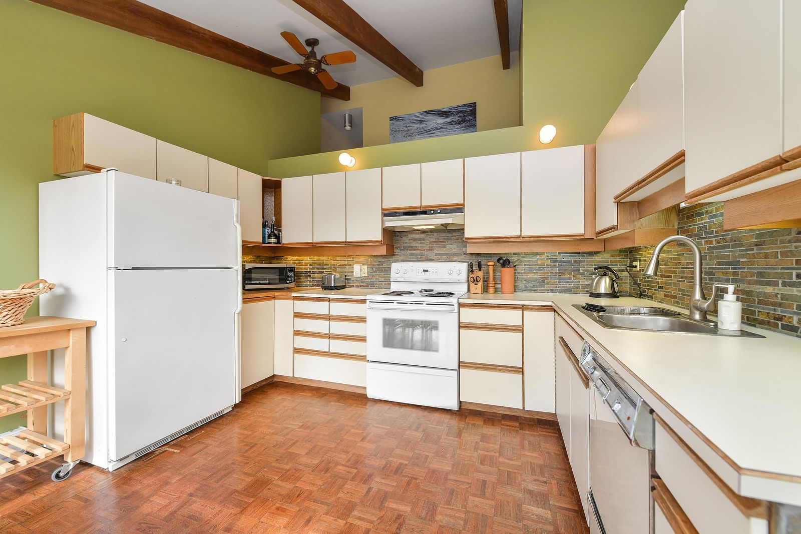 Listing Image 10