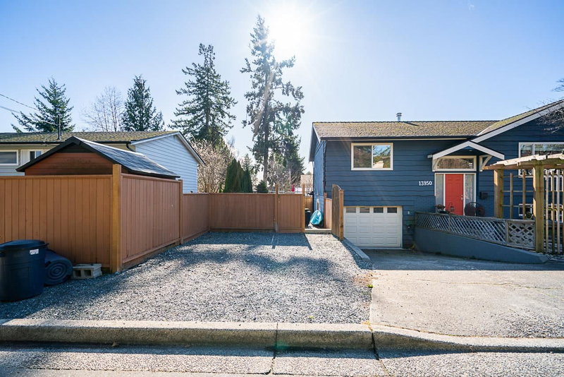 13950 Blackburn Avenue, White Rock, V4B 2Z5 | Image 2