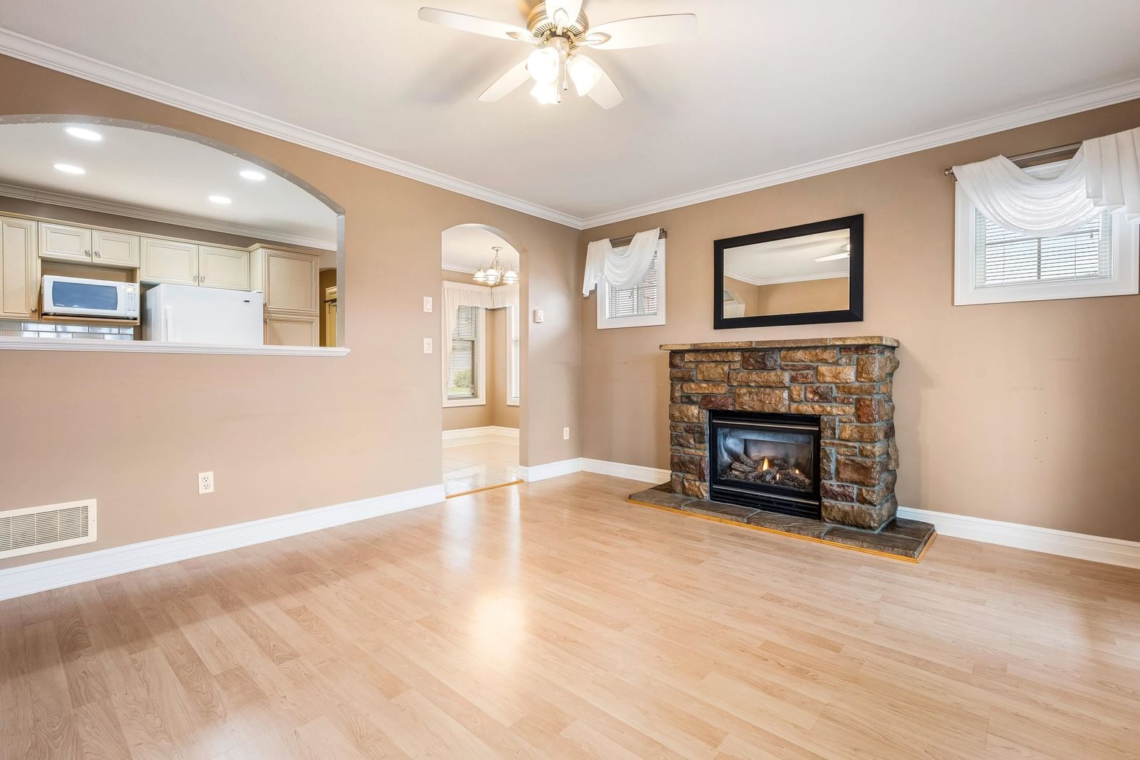Listing Image 16