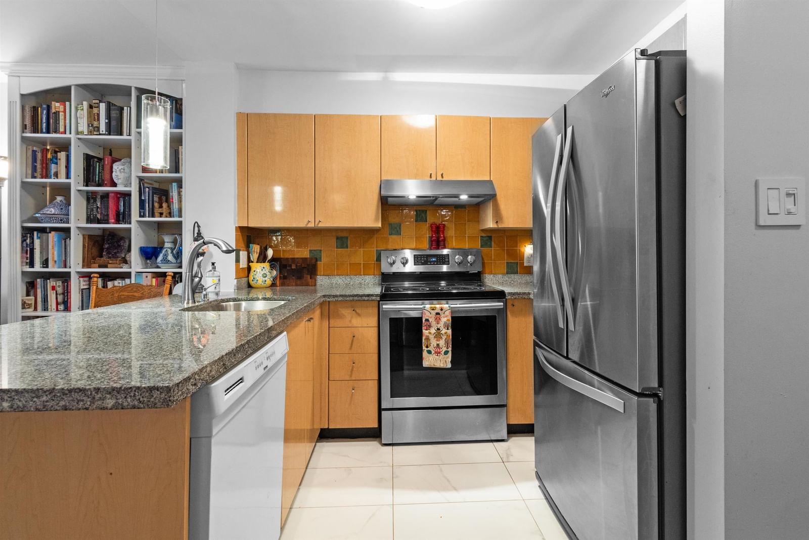 Listing Image 4