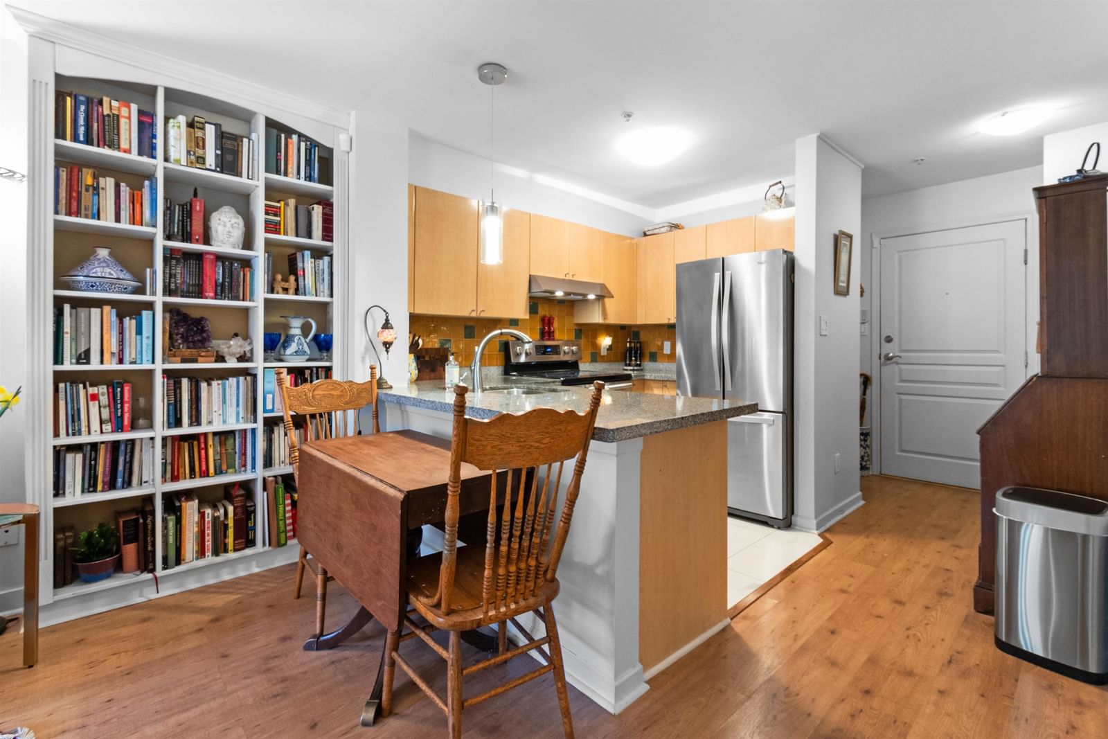 Listing Image 6