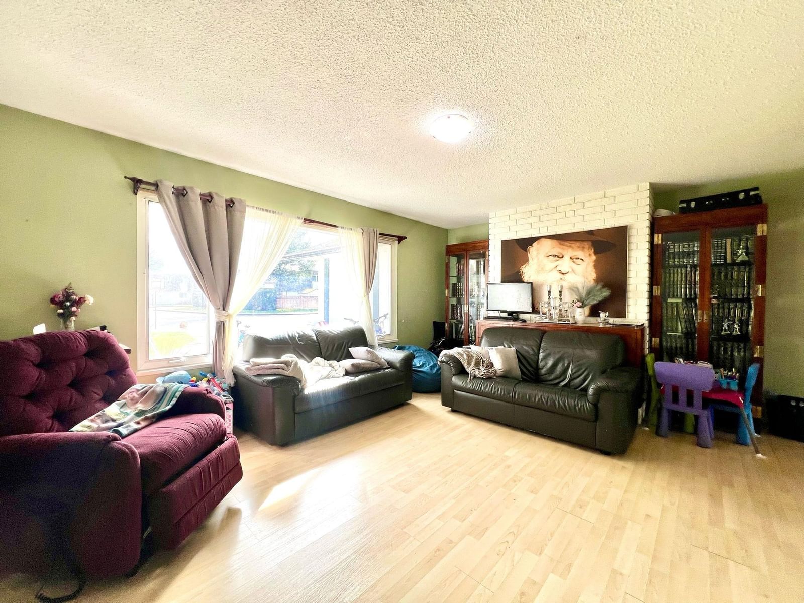 Listing Image 11