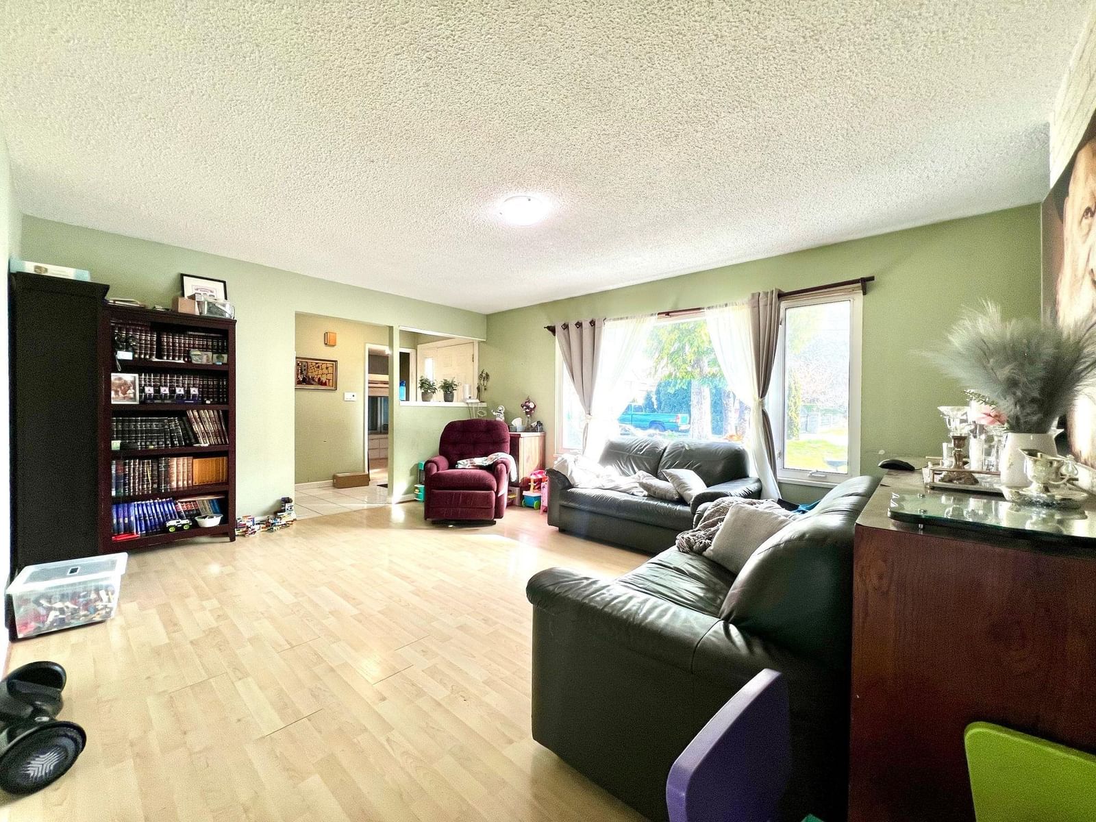 Listing Image 13