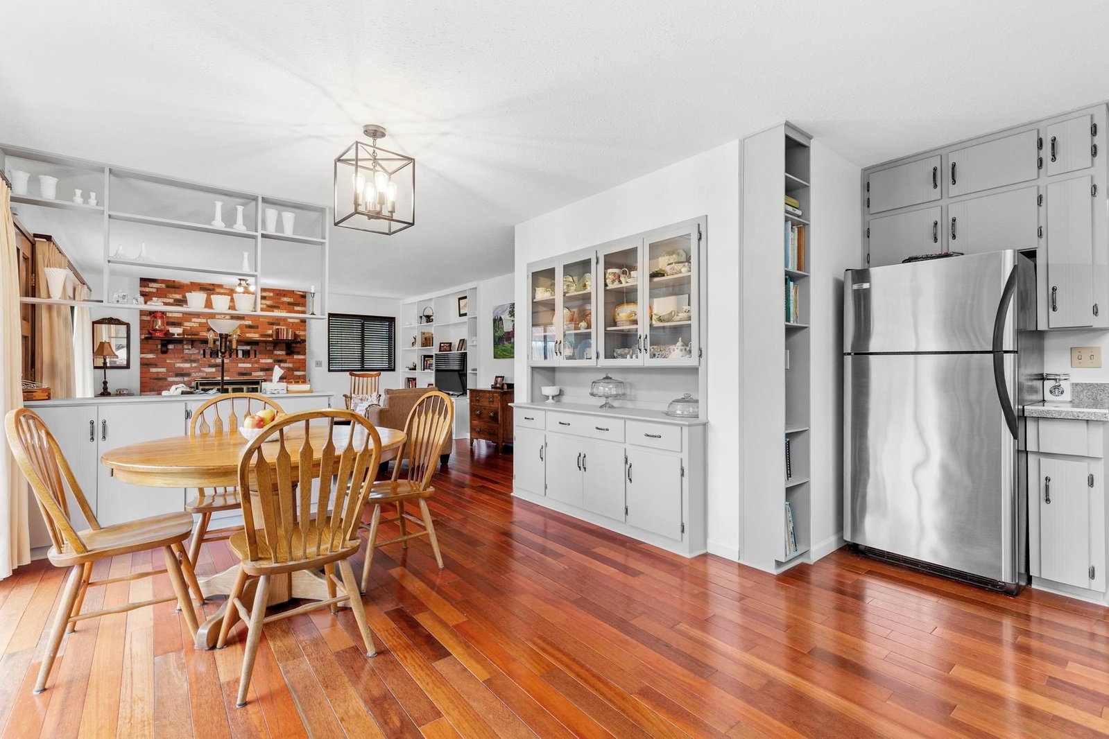 Listing Image 10