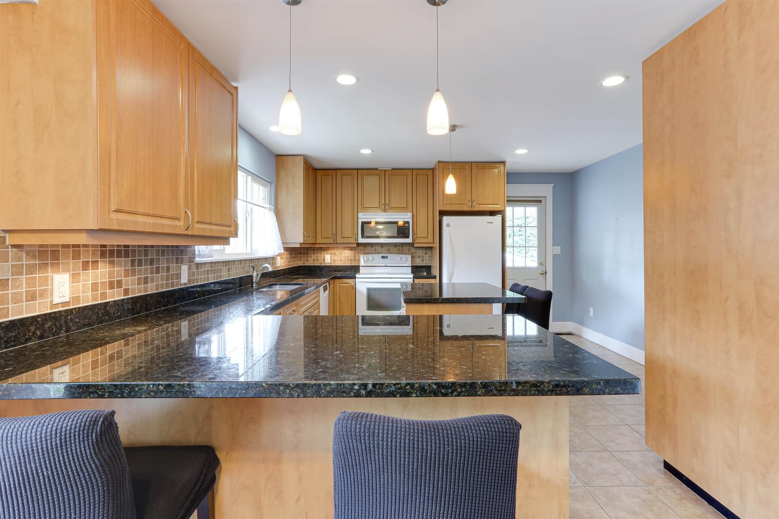 Listing Image 9
