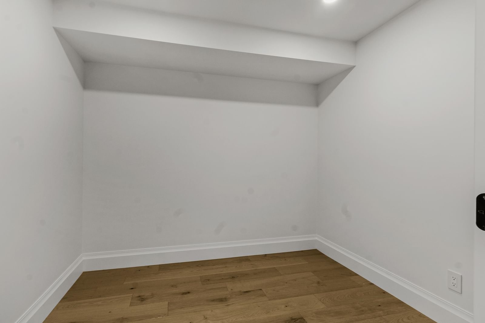 Listing Image 30