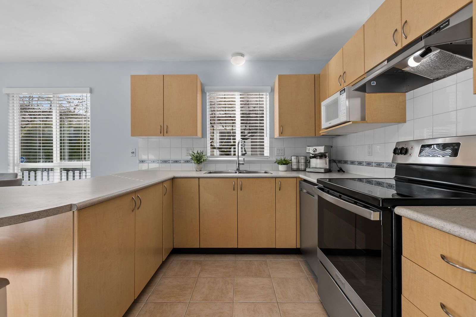 Listing Image 12