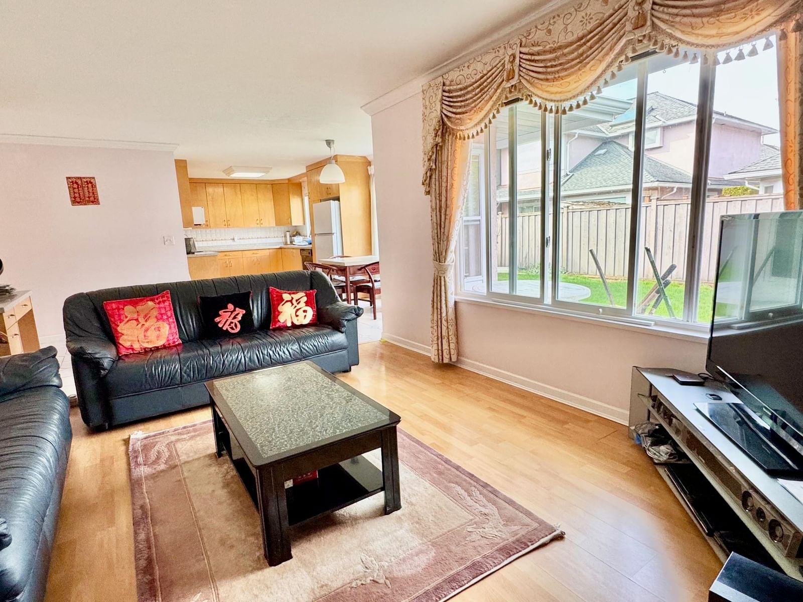 Listing Image 11