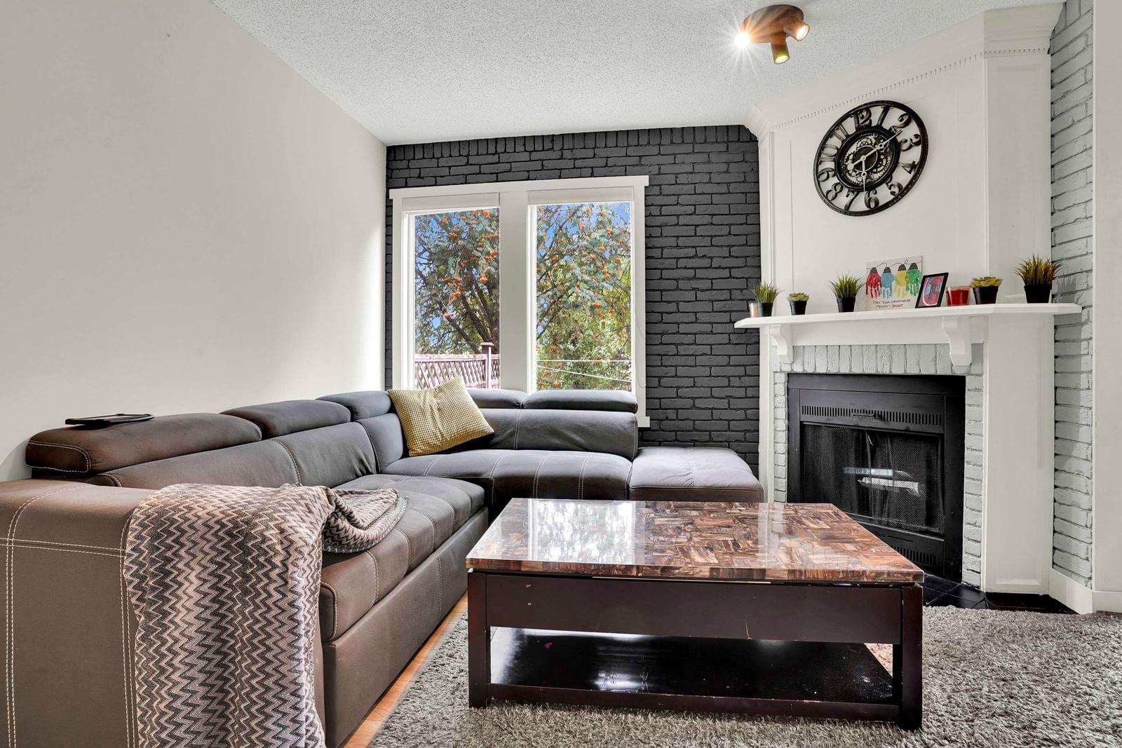 Listing Image 12