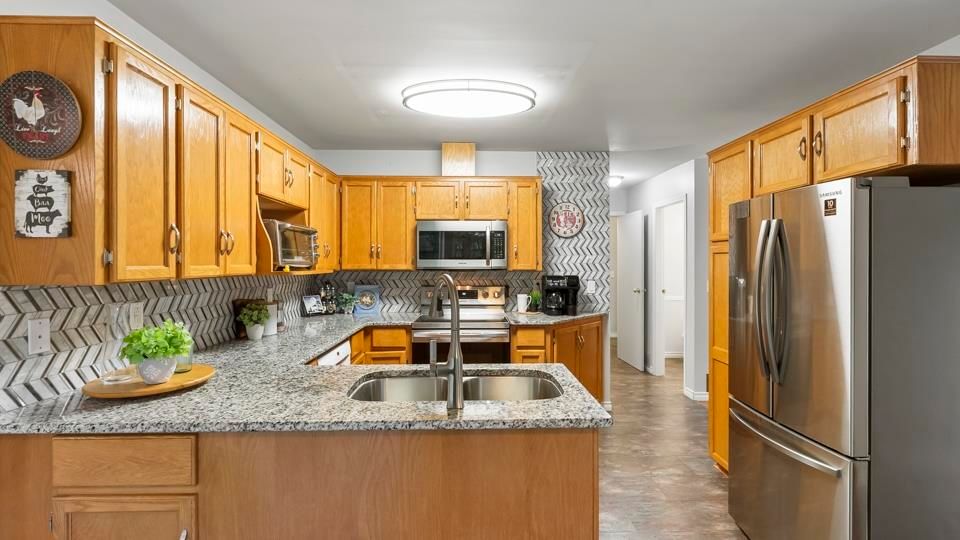 Listing Image 11