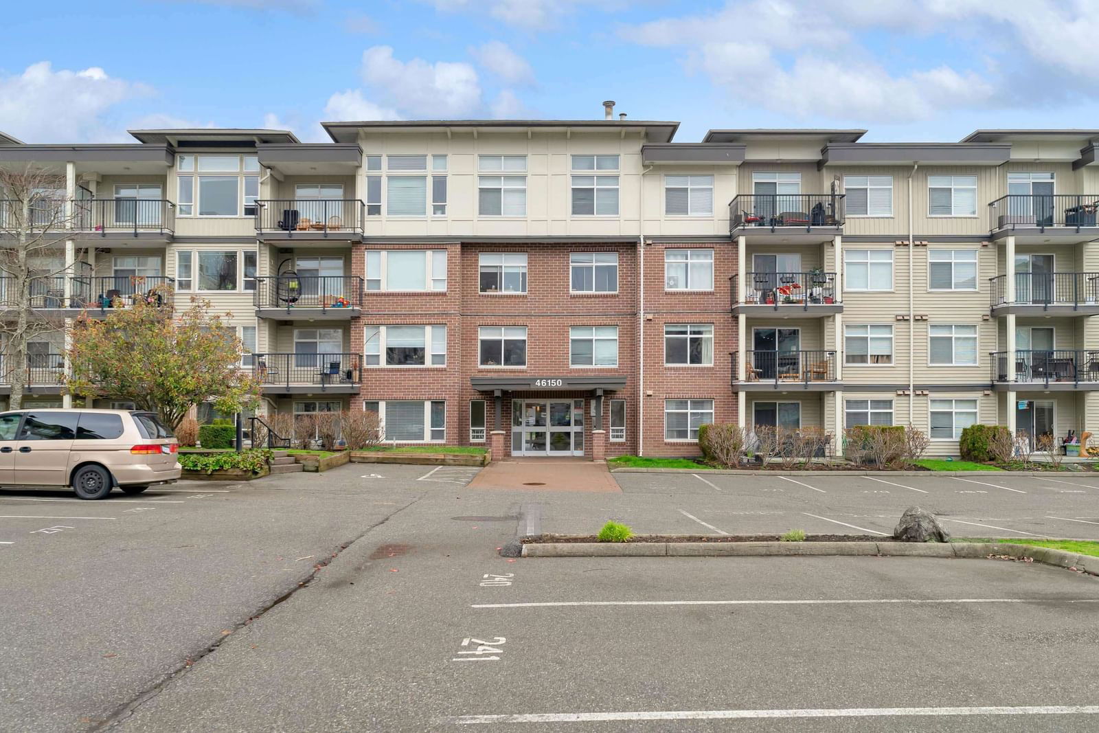 Listing Image 0