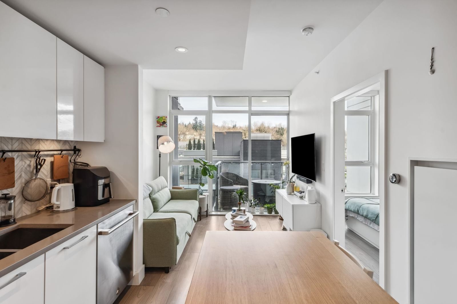 Listing Image 10