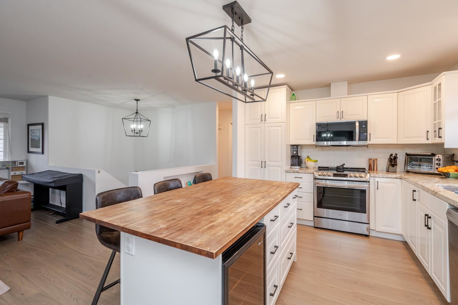 Listing Image 14