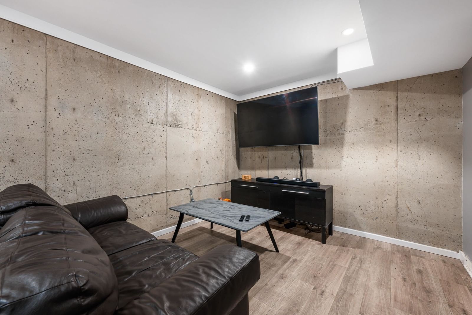 Listing Image 27