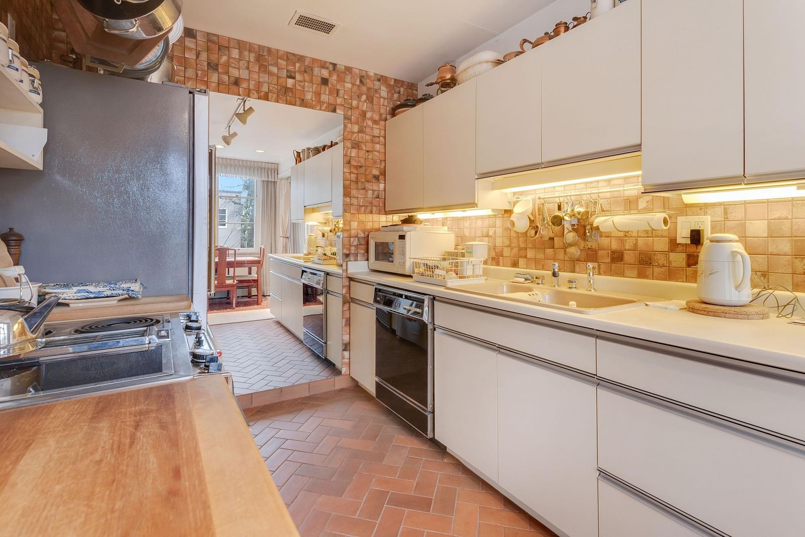 Listing Image 15
