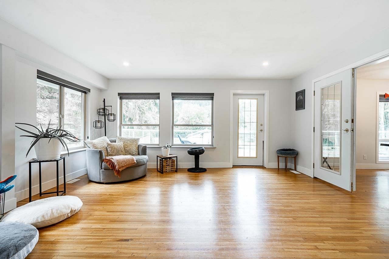 Listing Image 11