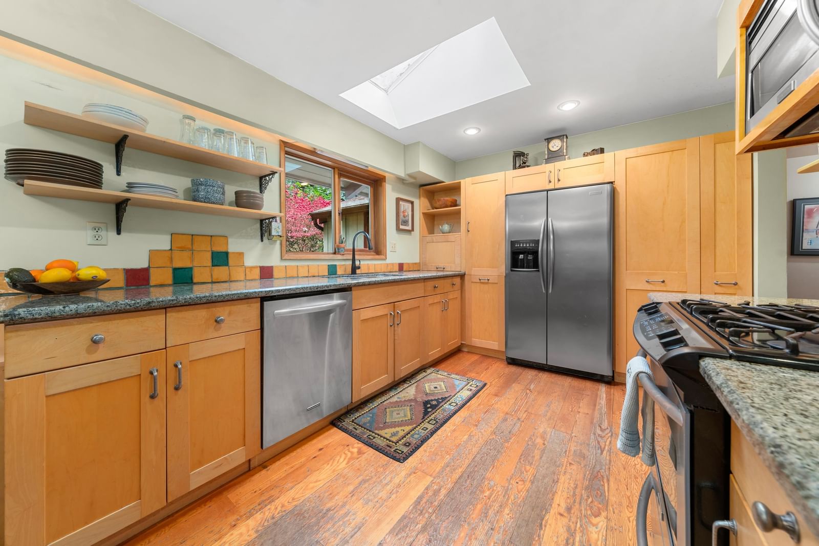 Listing Image 6