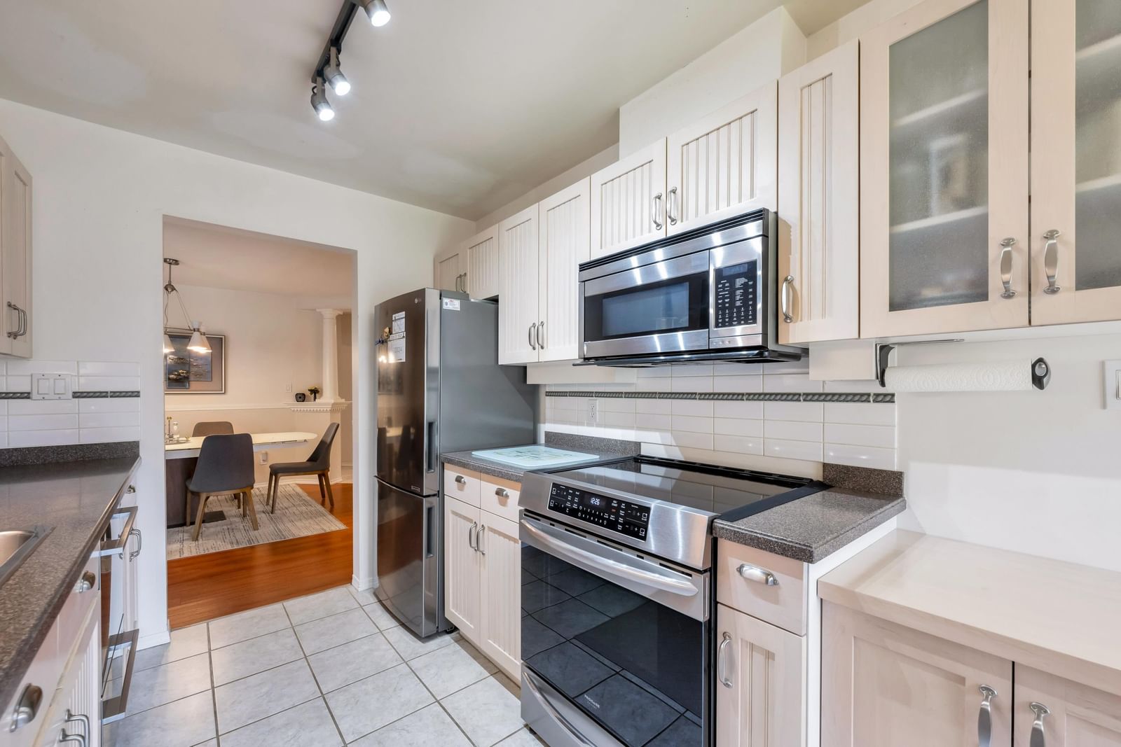 Listing Image 14