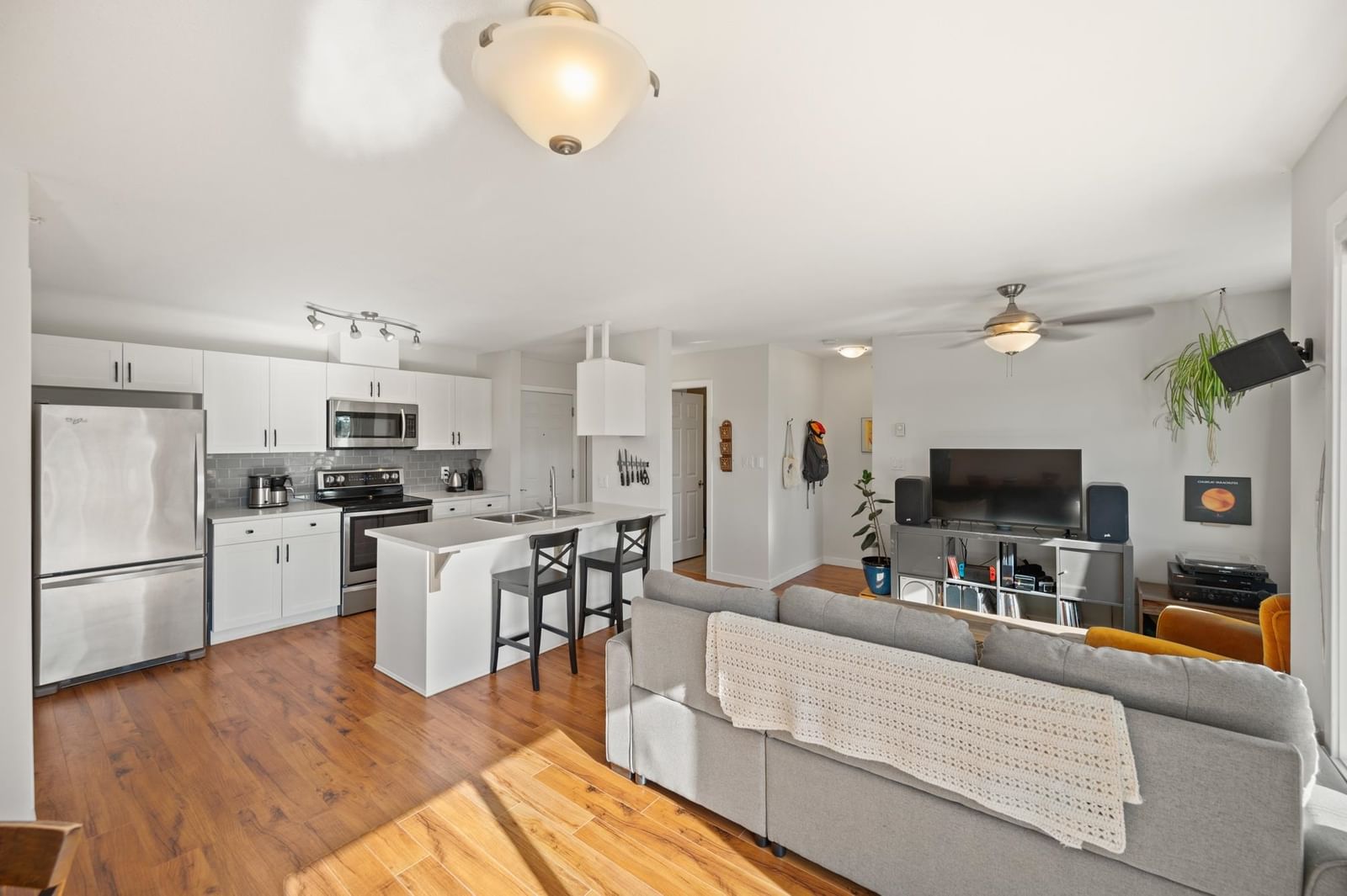 Listing Image 12