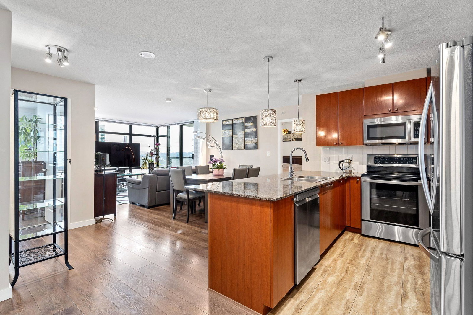 Listing Image 13