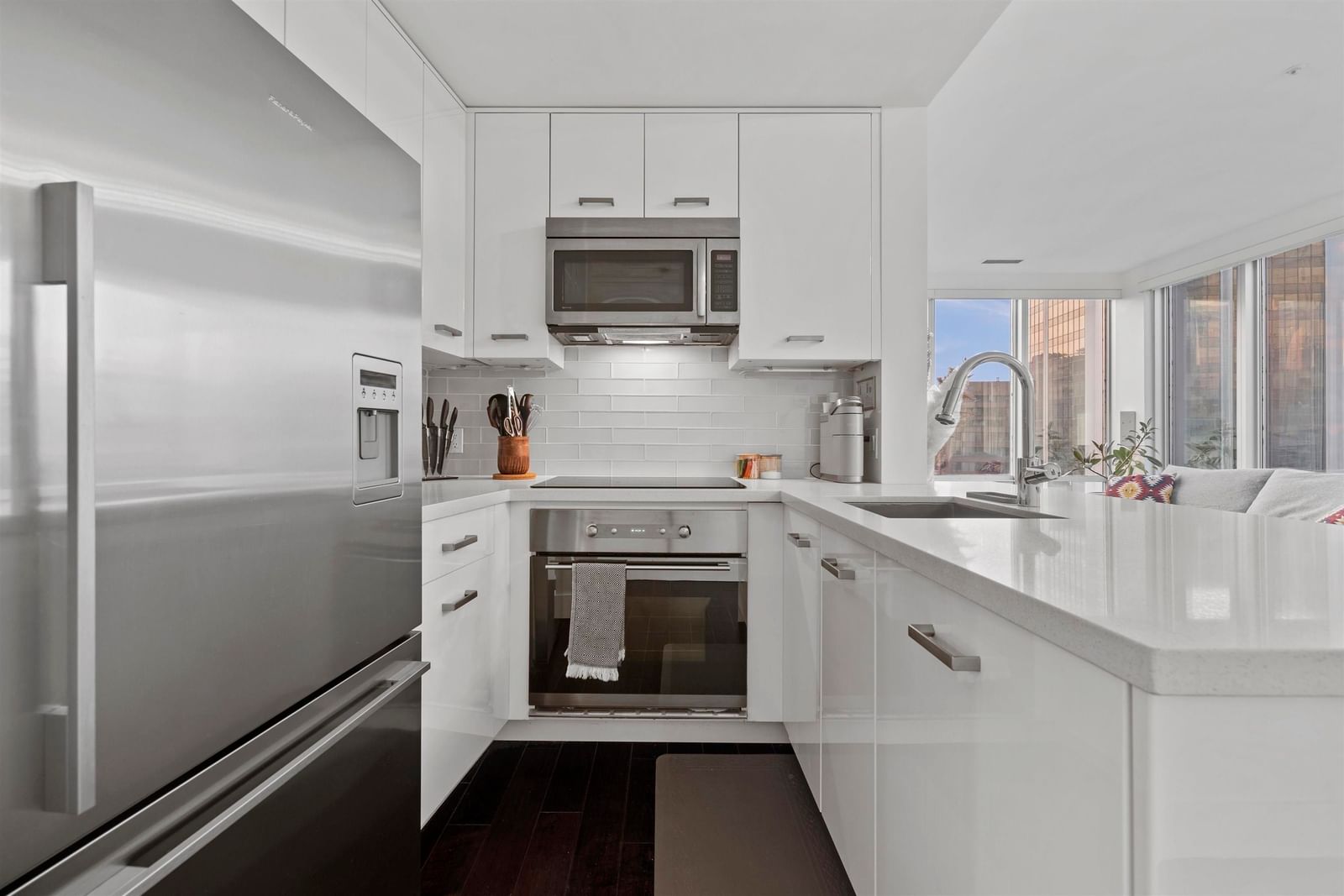 Listing Image 8