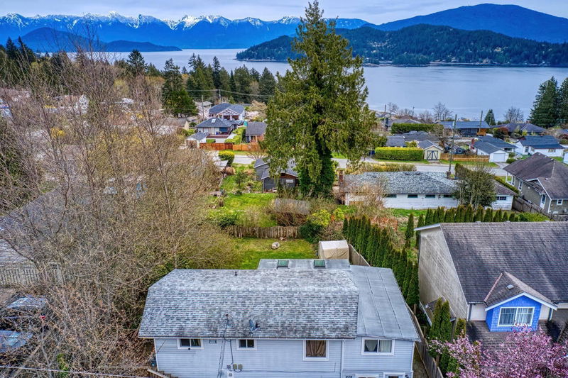 638/640 Wyngaert Road, Gibsons, British Columbia