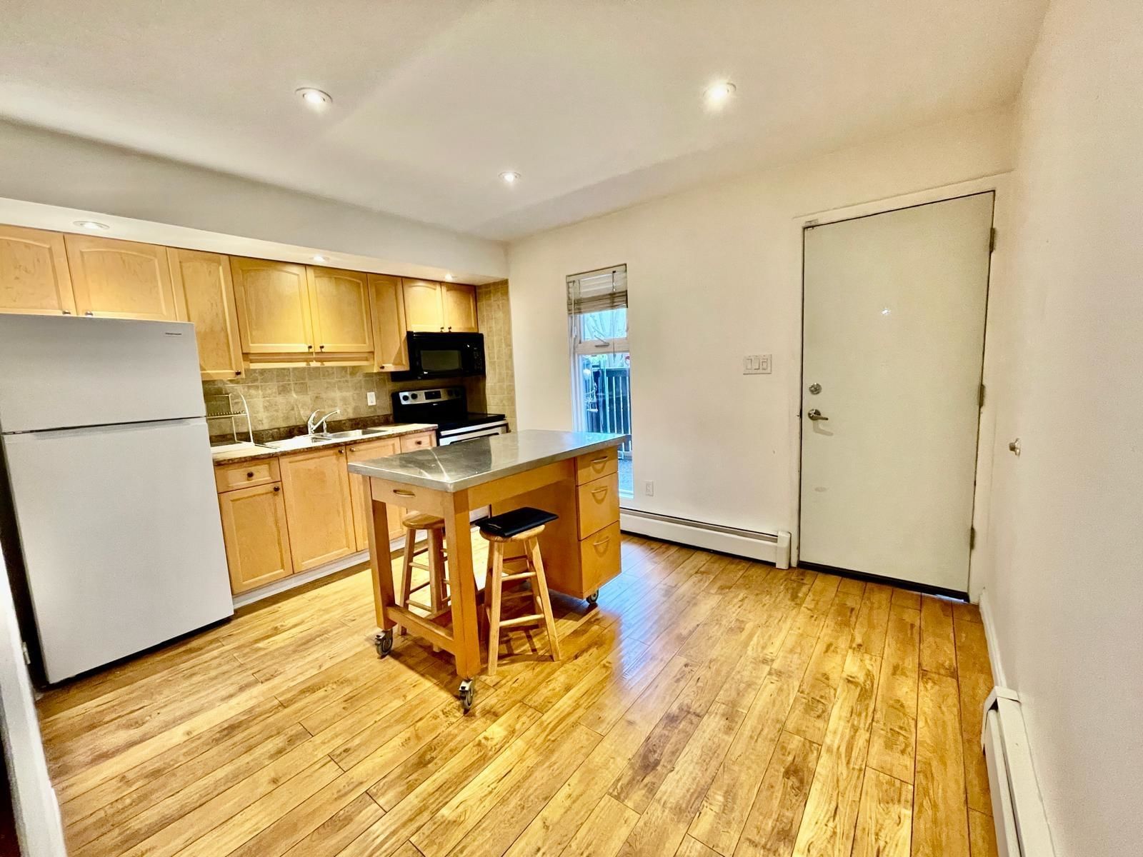 Listing Image 5