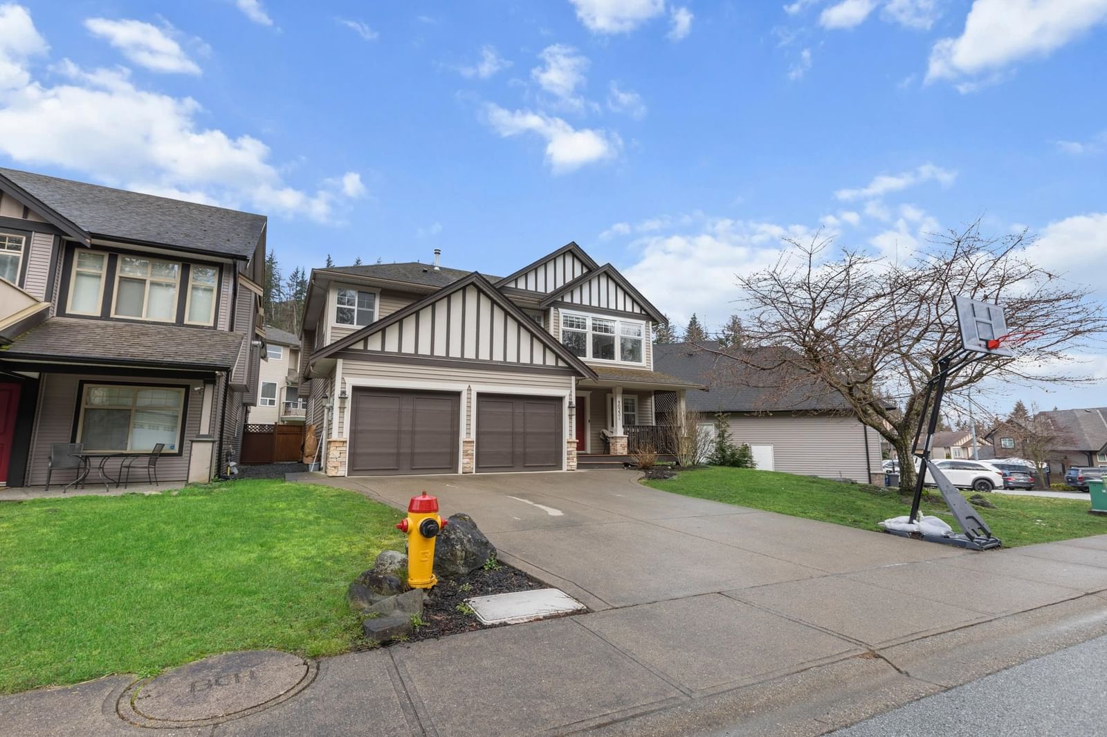 Listing photo 2