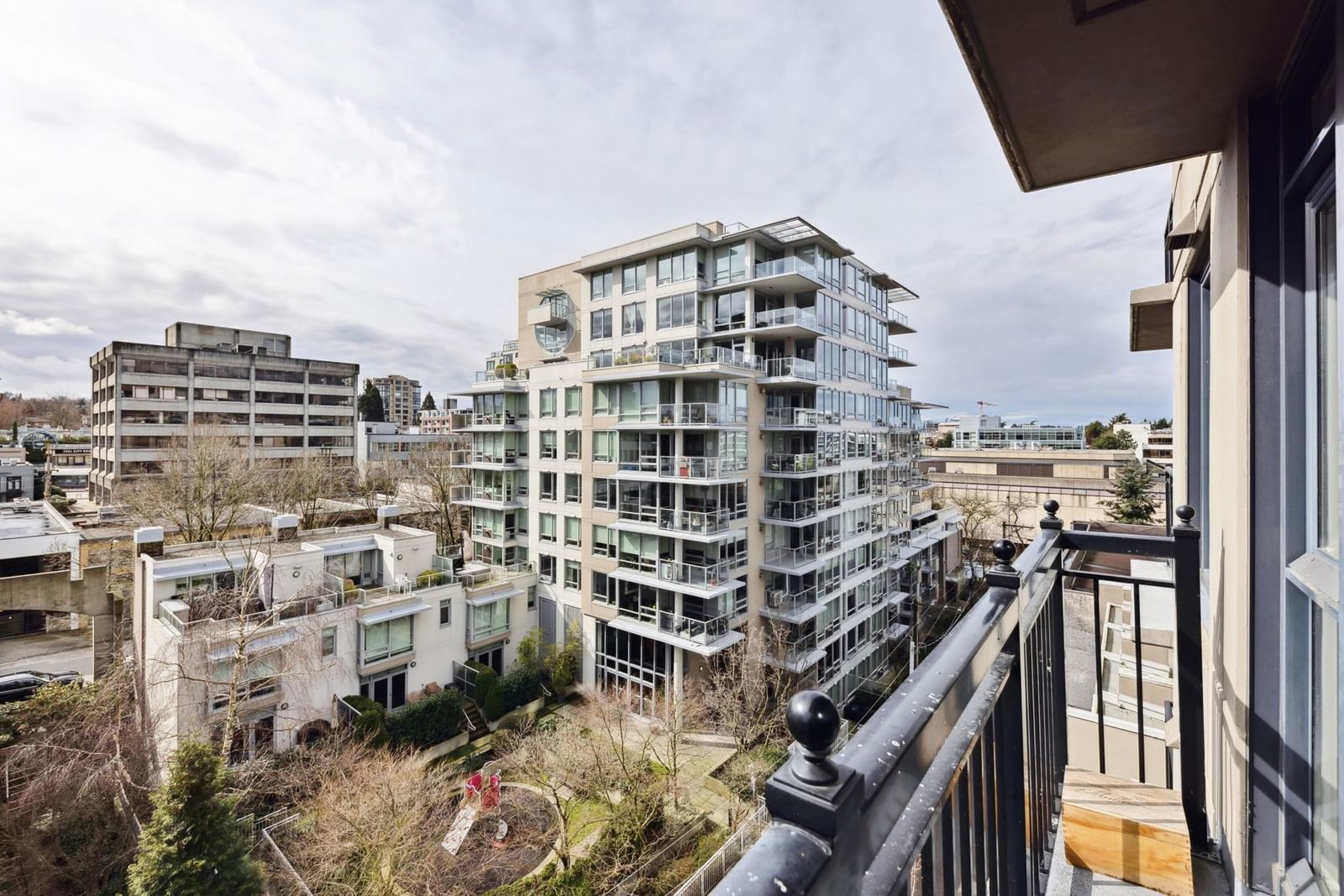 Listing Image 19